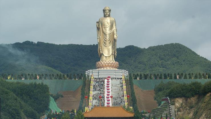 dziwne pomniki - Wielki Budda, Lushan.jpg